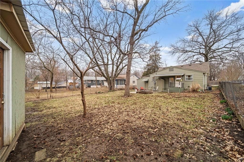 309 E 80th Terrace — photo 33