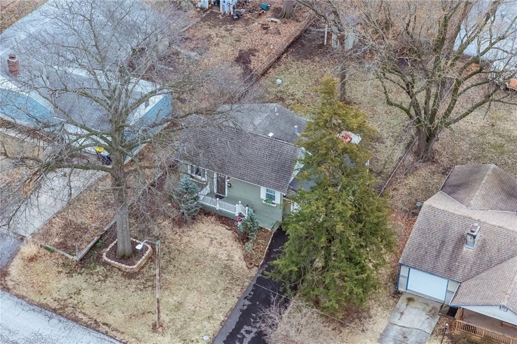 309 E 80th Terrace — photo 35