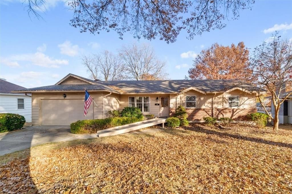 10205 Tracy Avenue, Kansas City, MO