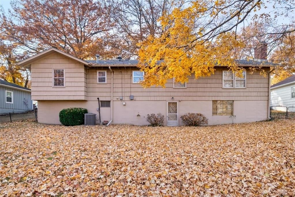 10205 Tracy Avenue — photo 21