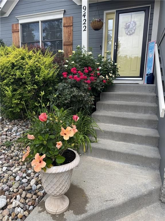 9422 N CAMPBELL Court — photo 2