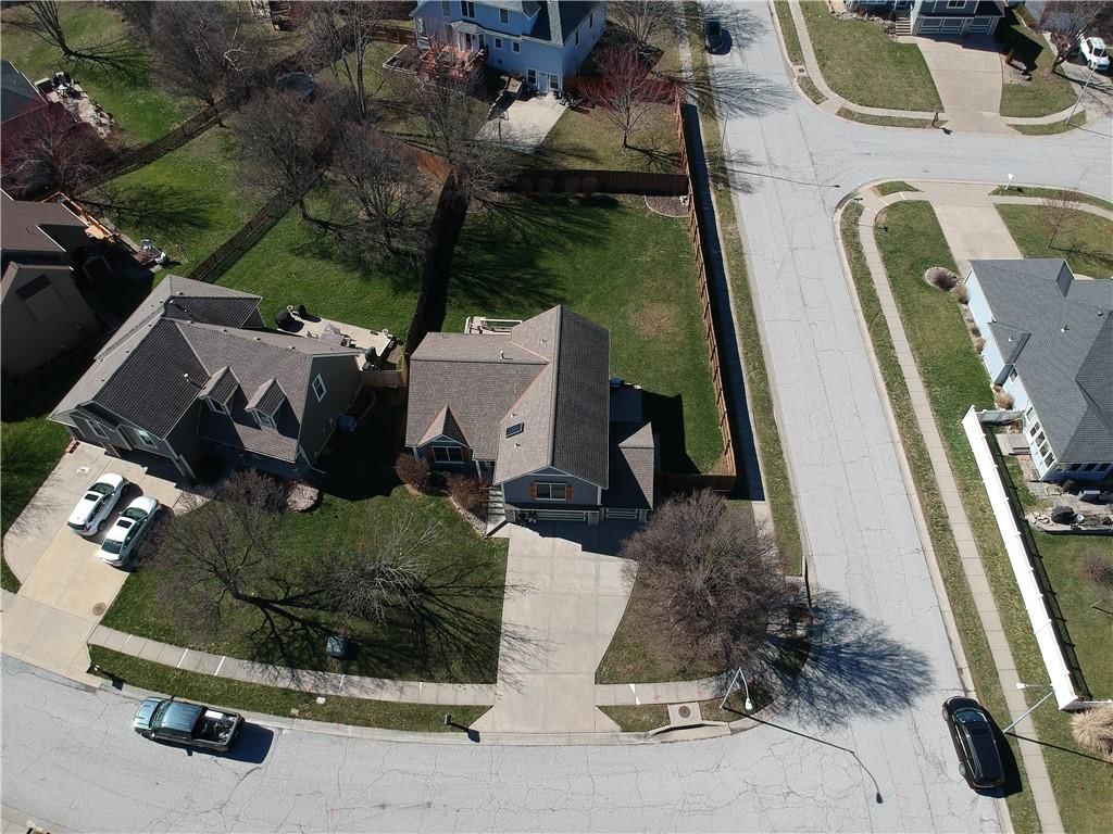 9422 N CAMPBELL Court — photo 4
