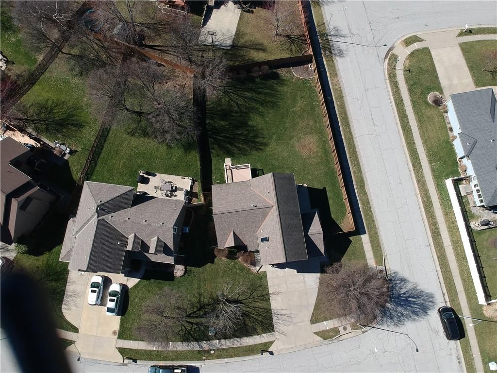 9422 N CAMPBELL Court — photo 8