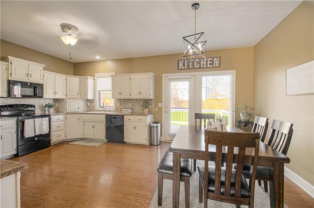 9422 N CAMPBELL Court — photo 15