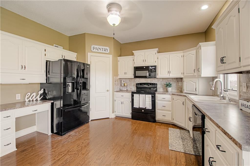 9422 N CAMPBELL Court — photo 17
