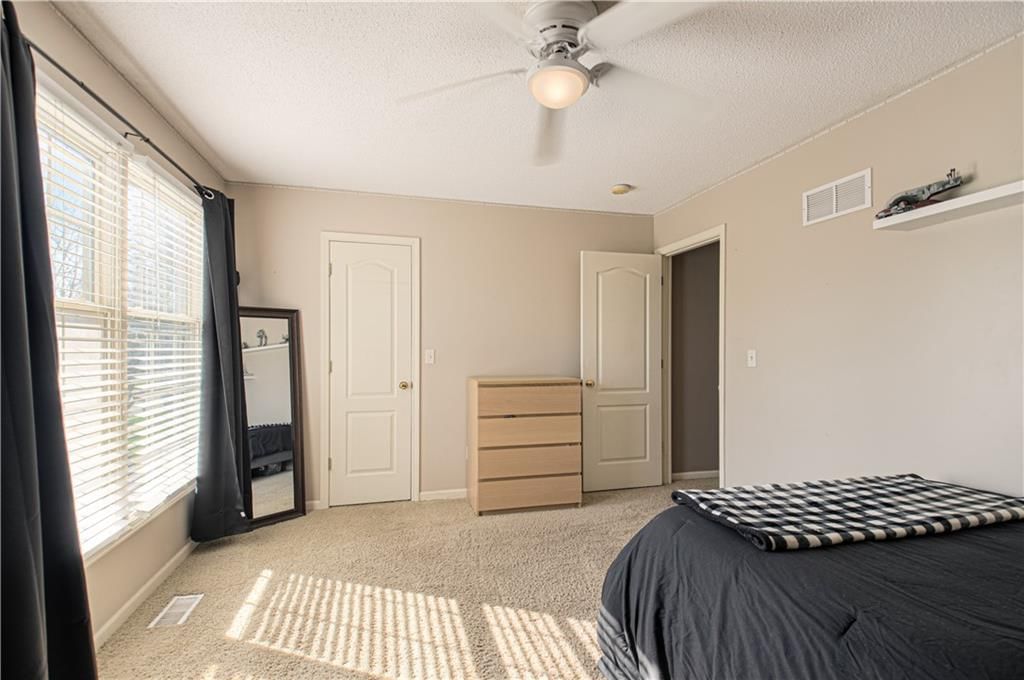 9422 N CAMPBELL Court — photo 23