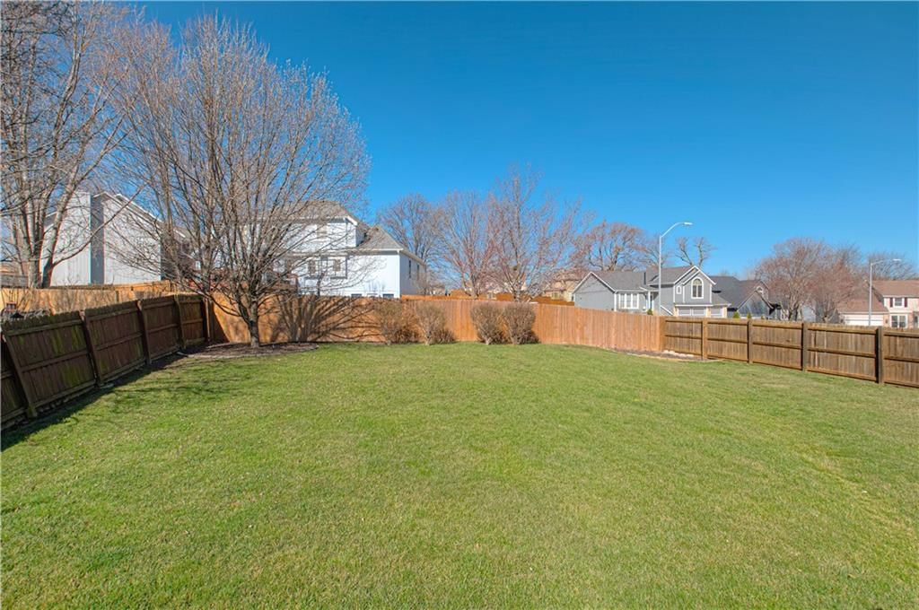 9422 N CAMPBELL Court — photo 33