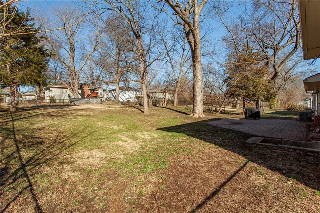 8800 Kentucky Avenue — photo 28