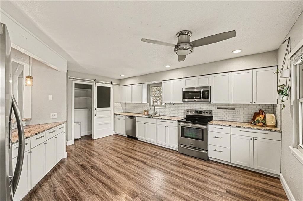 12513 Monroe Avenue — photo 9