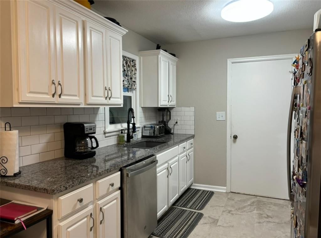 716 W Hurt Street — photo 24