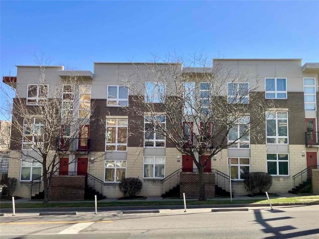 2923 Gillham Road, Kansas City, MO