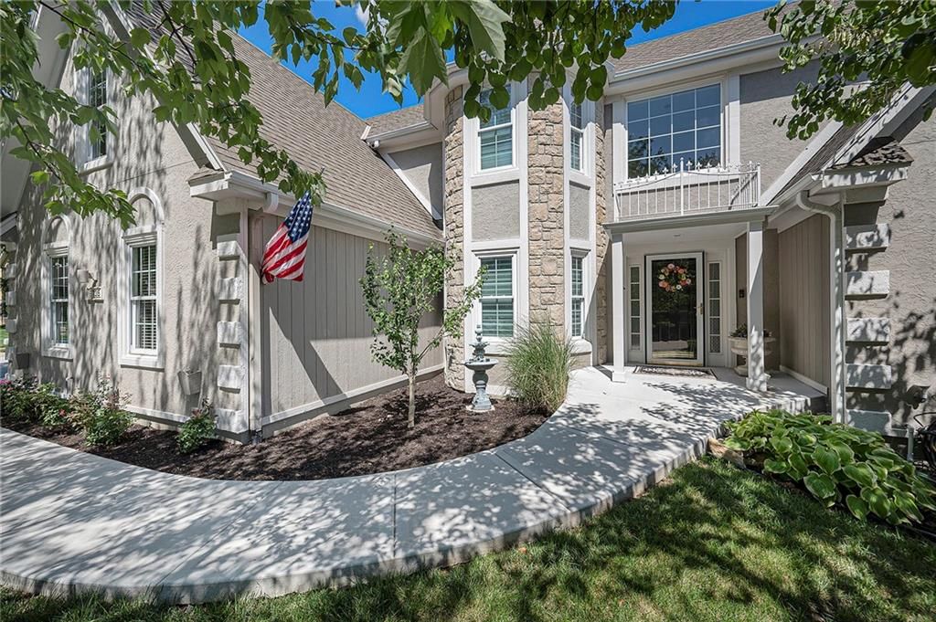 6735 NW Monticello Terrace, Parkville, MO