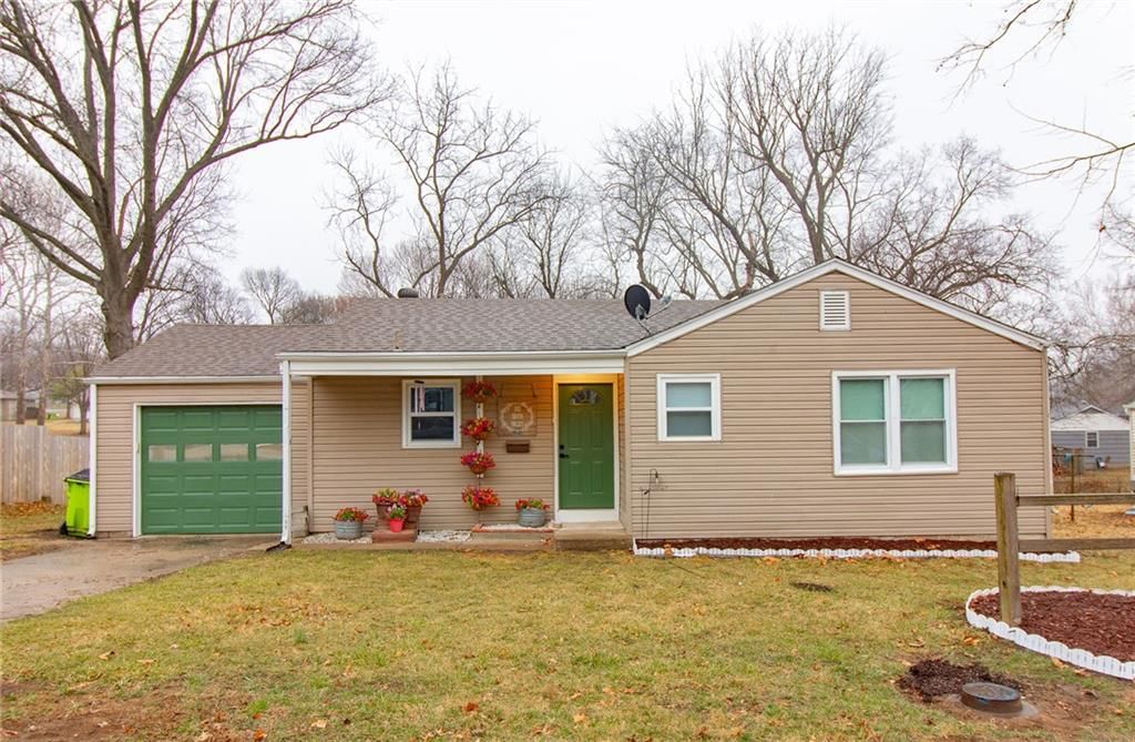 203 S Halsey Avenue, Harrisonville, MO