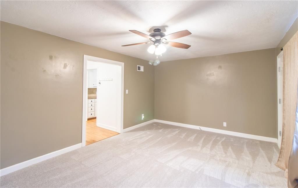 203 S Halsey Avenue — photo 2