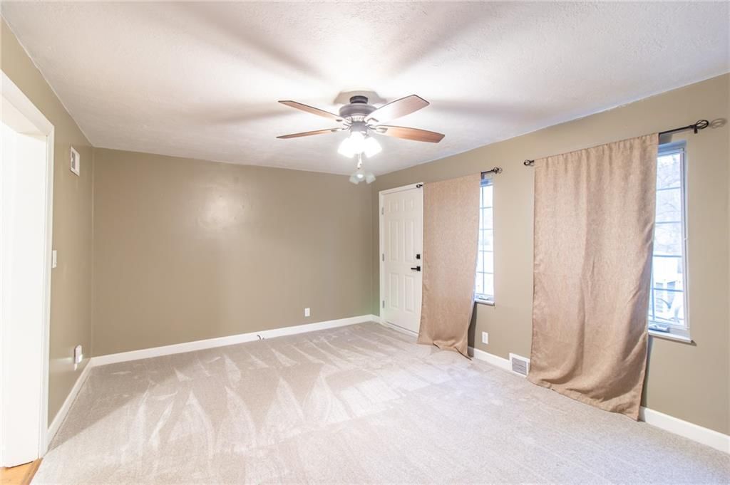 203 S Halsey Avenue — photo 3