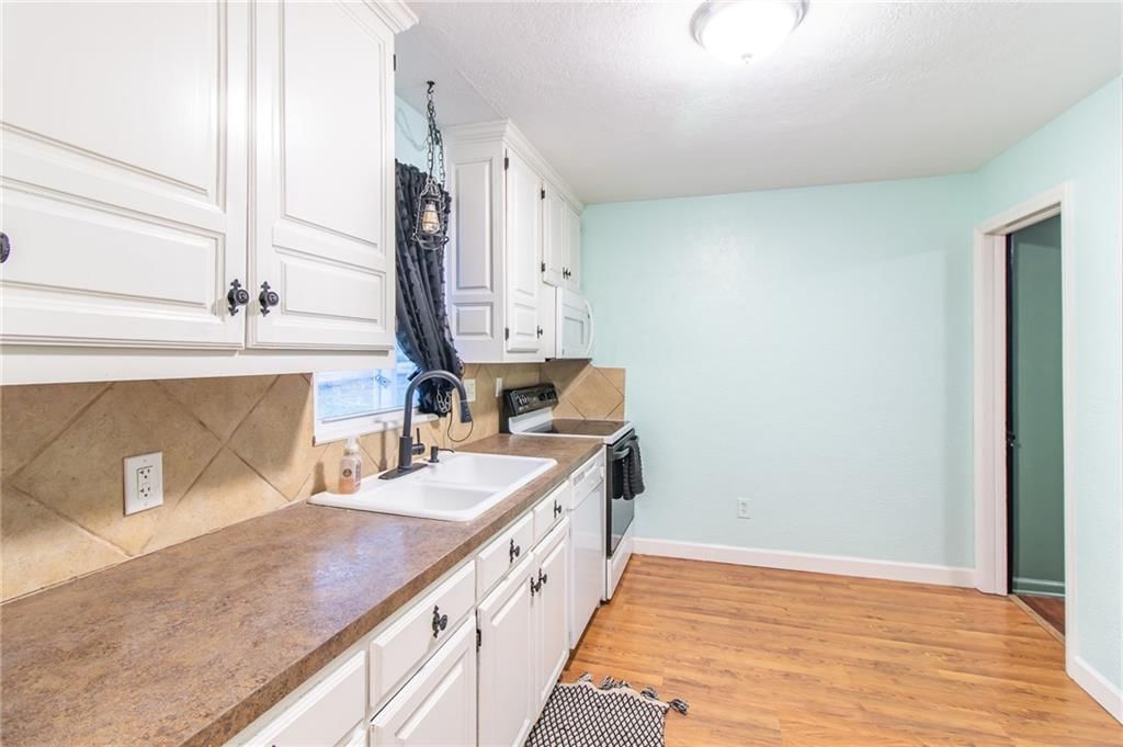 203 S Halsey Avenue — photo 7