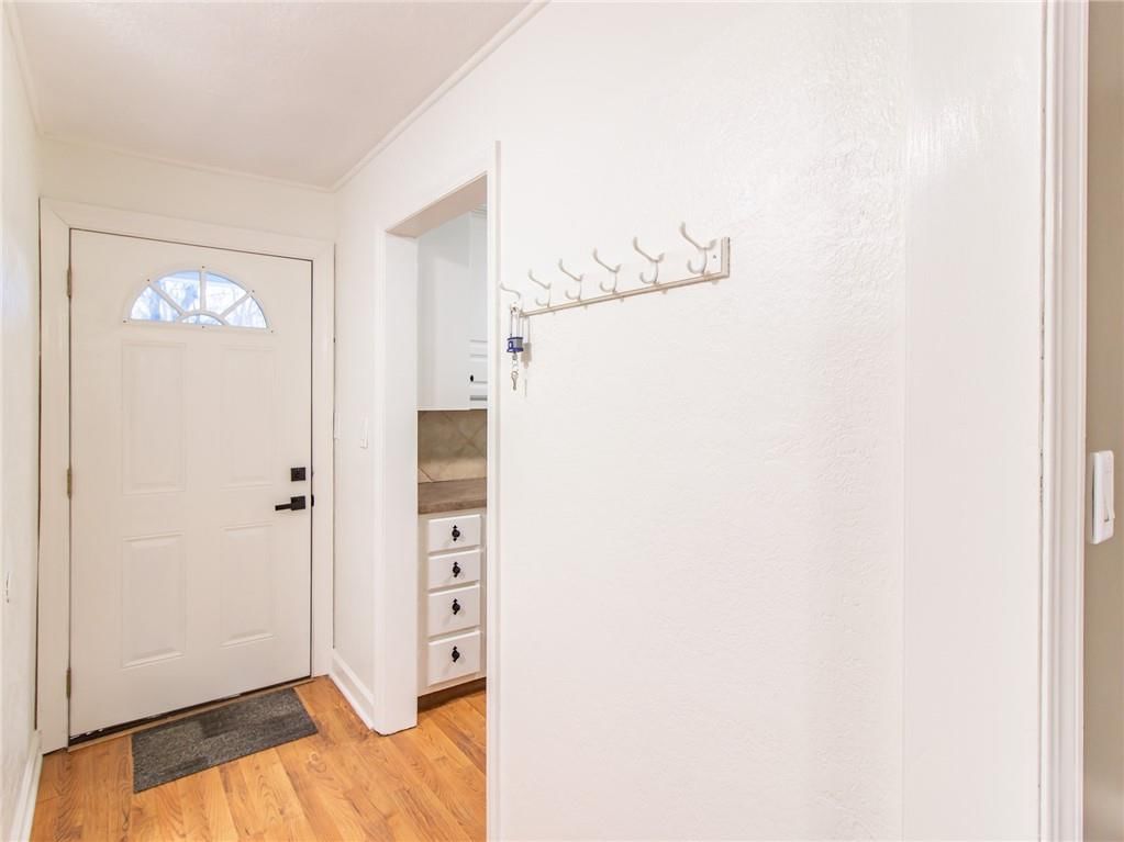 203 S Halsey Avenue — photo 9