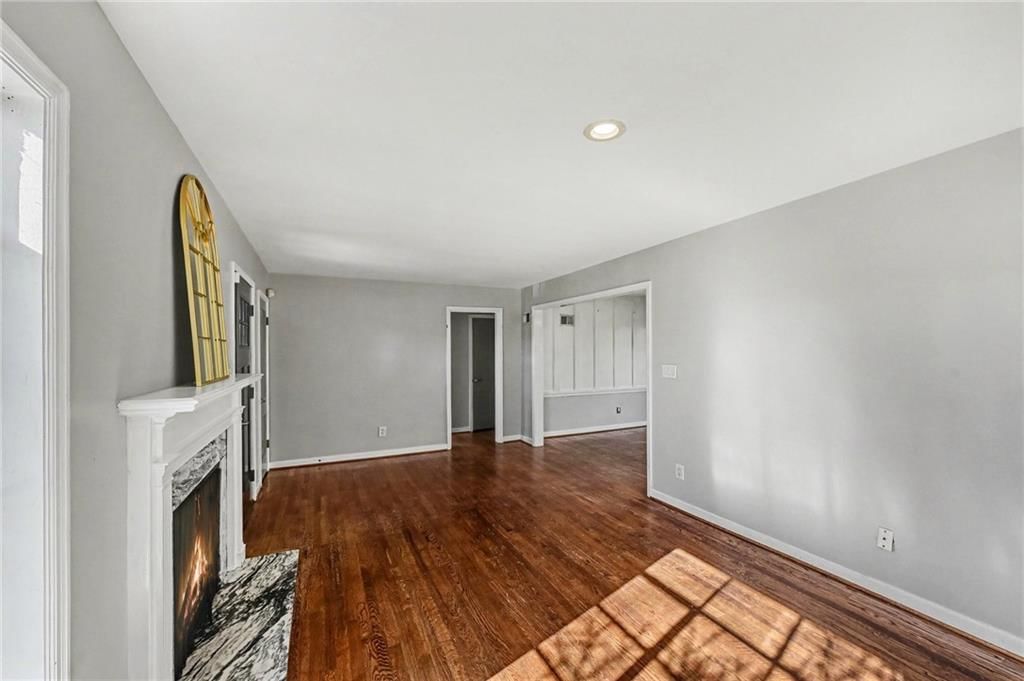 210 E Winthrope Road — photo 10