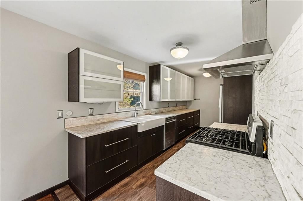 210 E Winthrope Road — photo 13