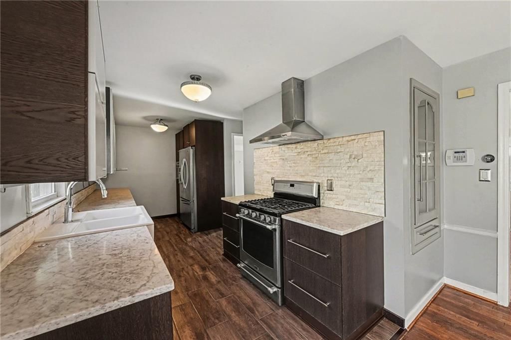 210 E Winthrope Road — photo 14