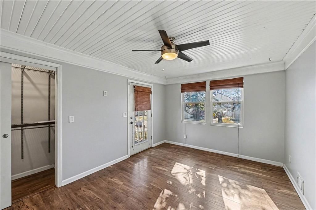 210 E Winthrope Road — photo 16