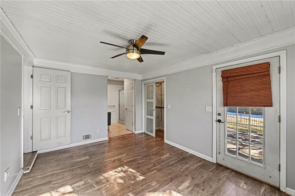 210 E Winthrope Road — photo 17