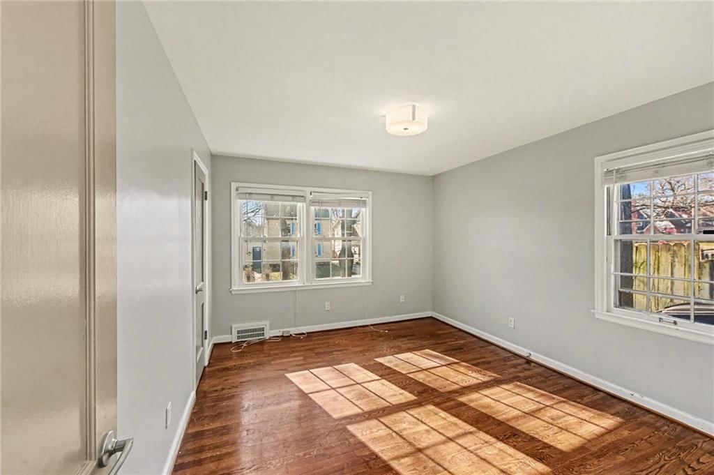 210 E Winthrope Road — photo 18