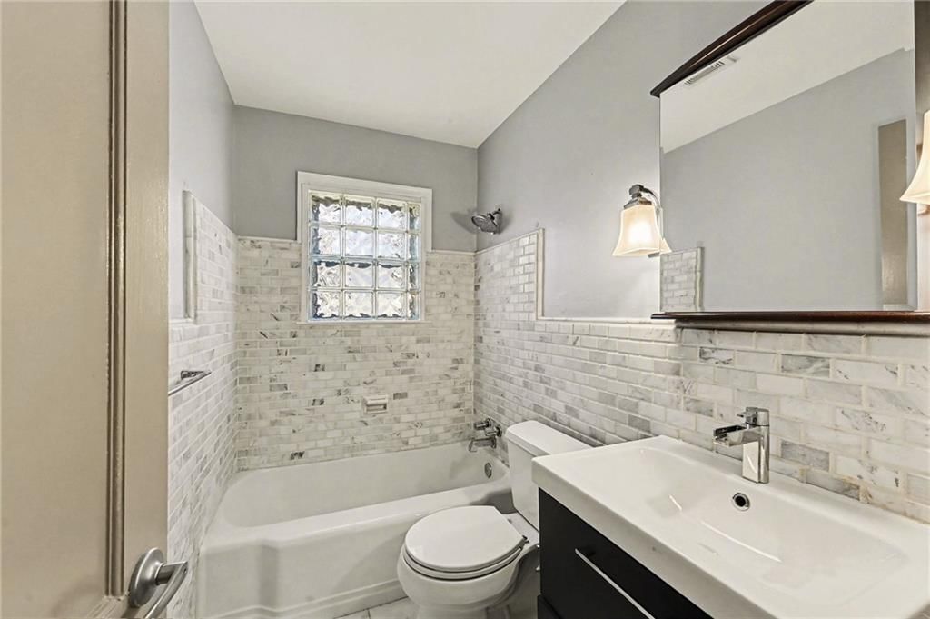 210 E Winthrope Road — photo 20