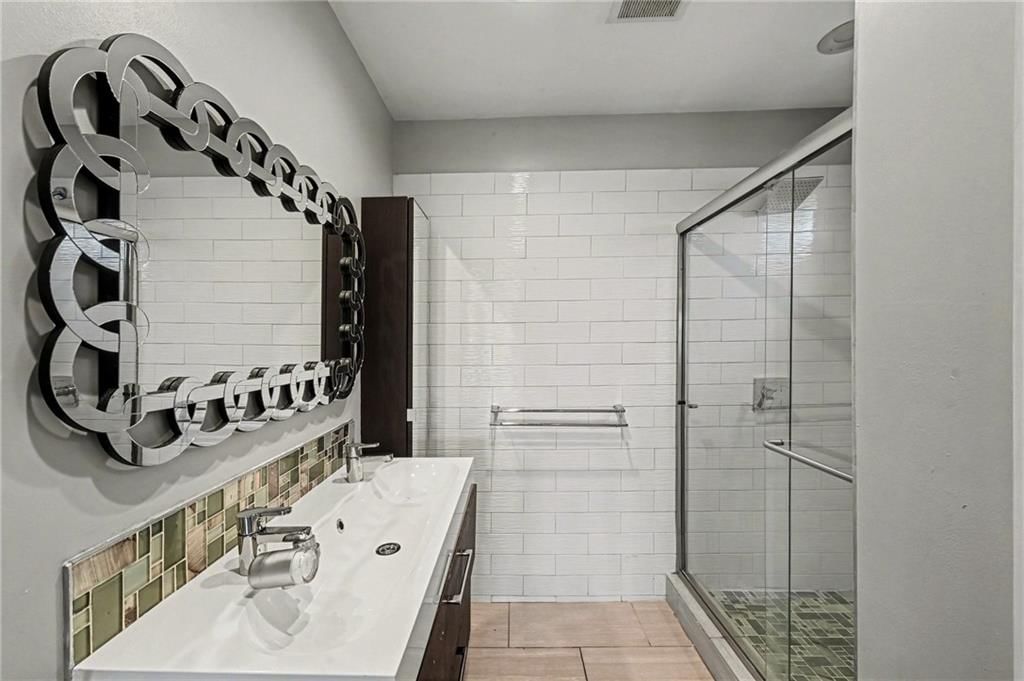 210 E Winthrope Road — photo 21