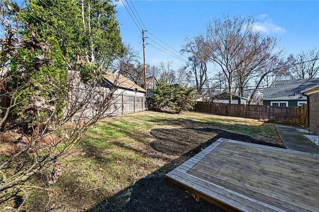 210 E Winthrope Road — photo 23