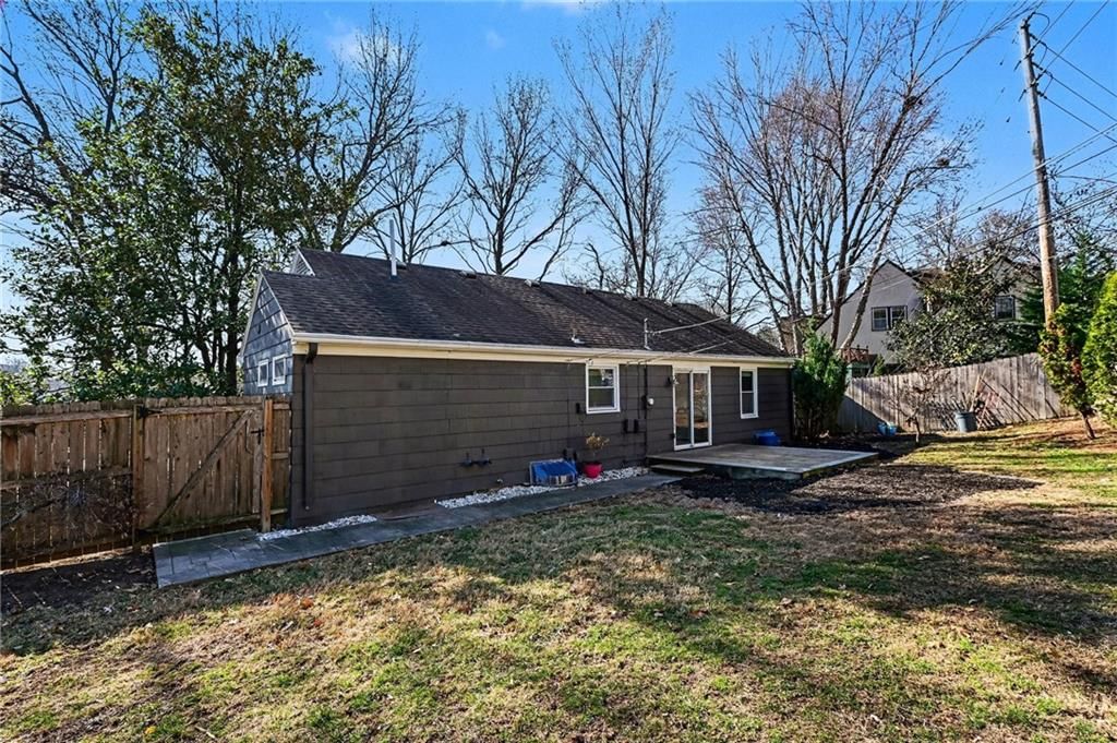 210 E Winthrope Road — photo 26