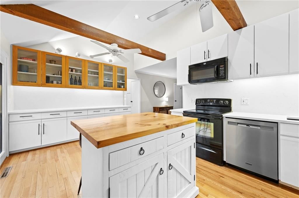 9005 Grandview Drive — photo 3