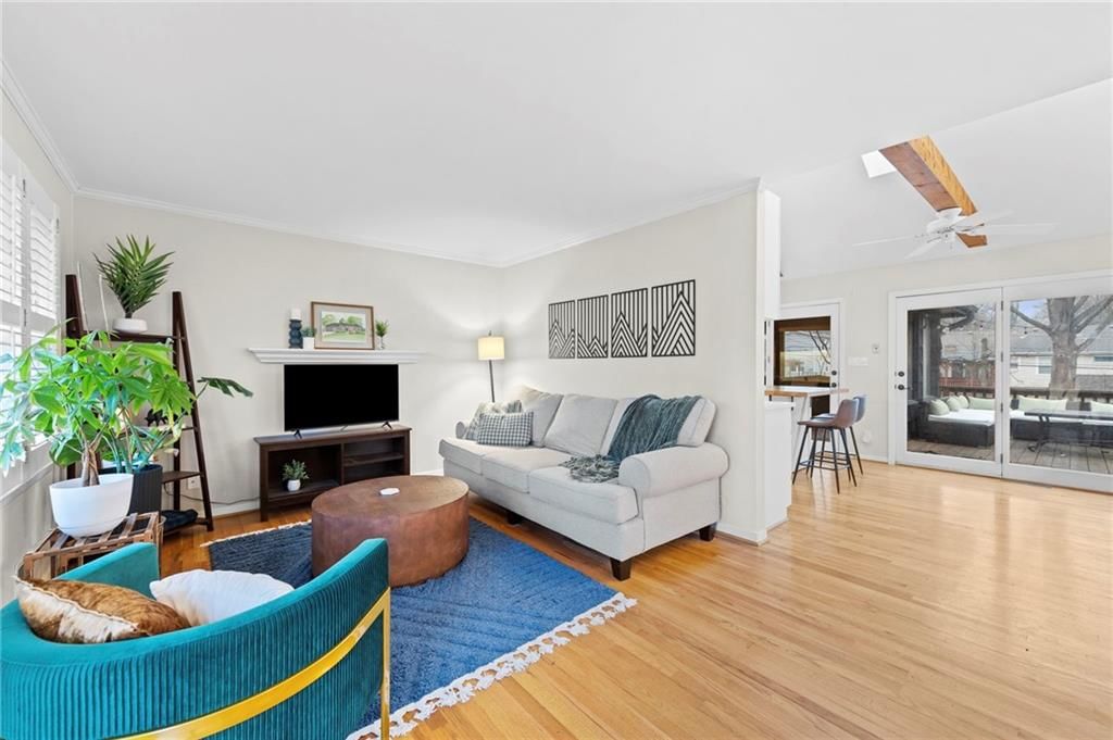 9005 Grandview Drive — photo 9