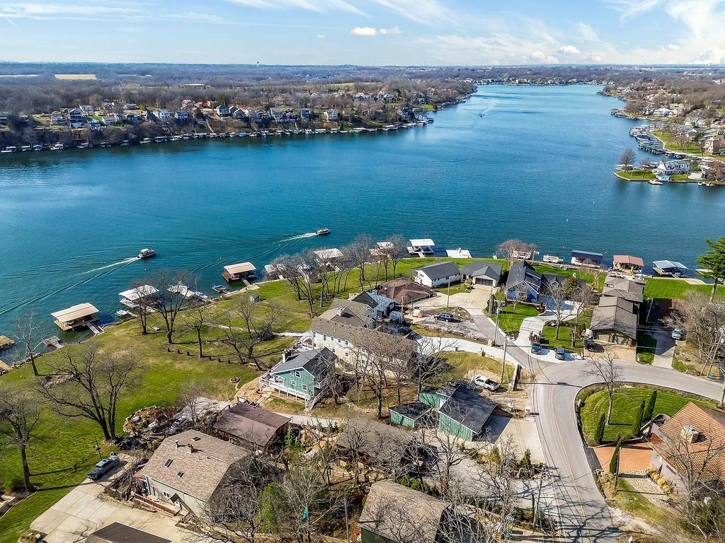 12 V Street, Lake Lotawana, MO