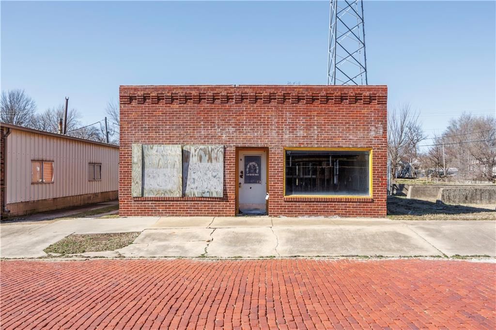 117 S Grant Avenue, Chanute, KS