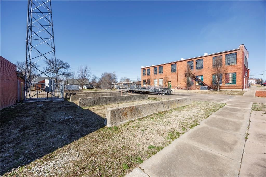 117 S Grant Avenue — photo 18