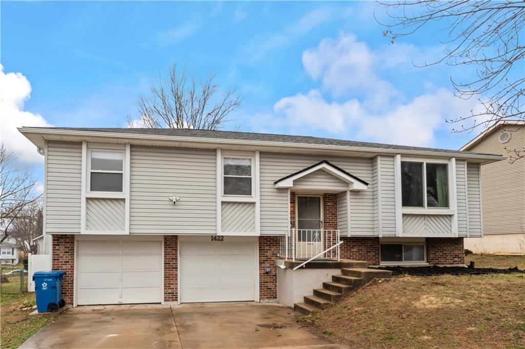 1422 N Blue Mills Road, Independence, MO