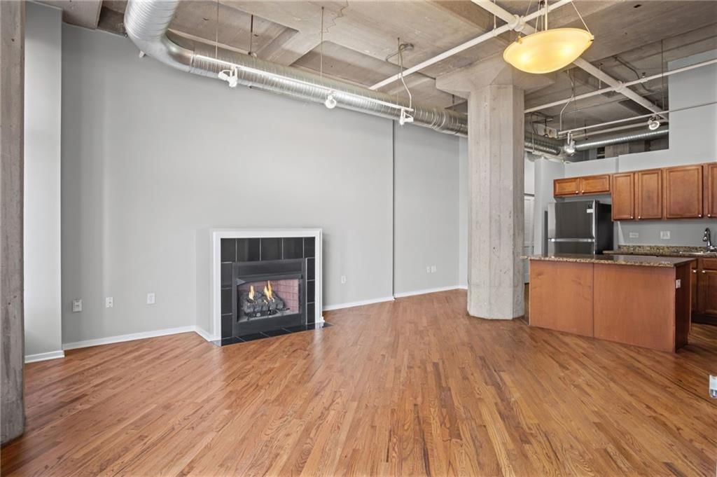 2107 Grand Boulevard — photo 3
