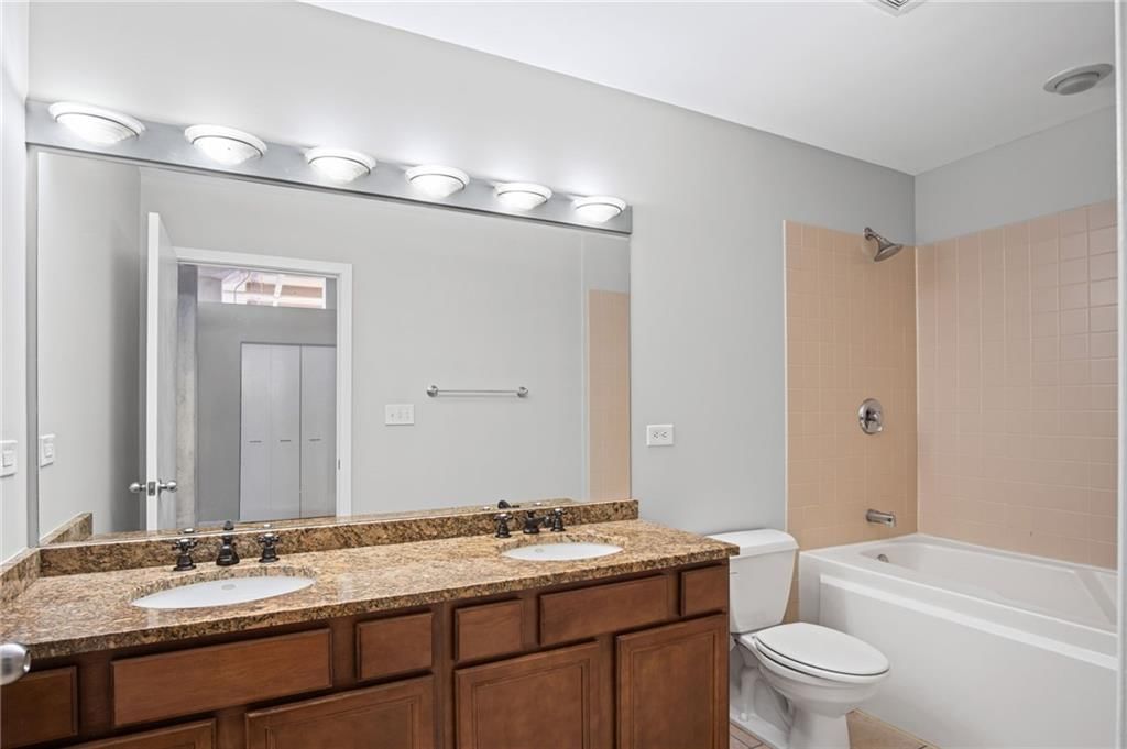 2107 Grand Boulevard — photo 11