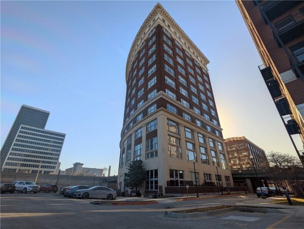 2107 Grand Boulevard — photo 20
