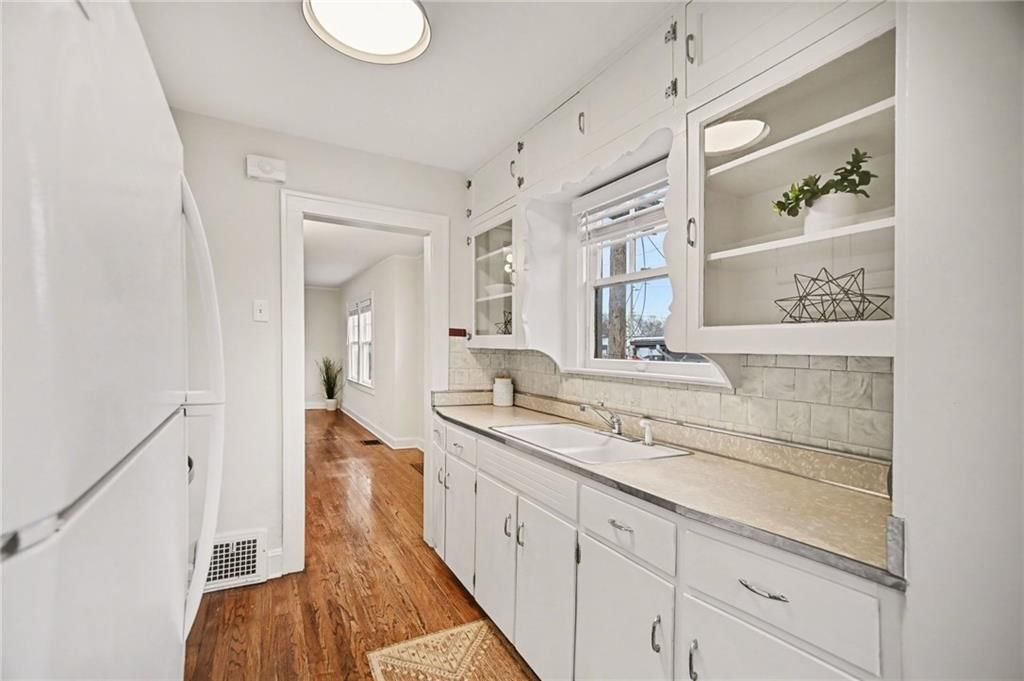 1025 E 76th Street — photo 11