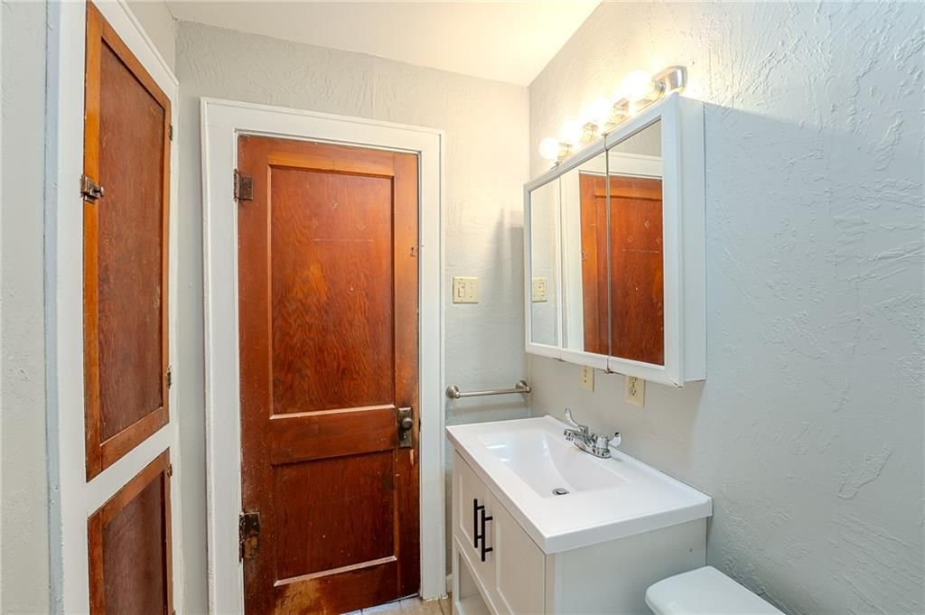 718 S Lafayette Avenue — photo 15