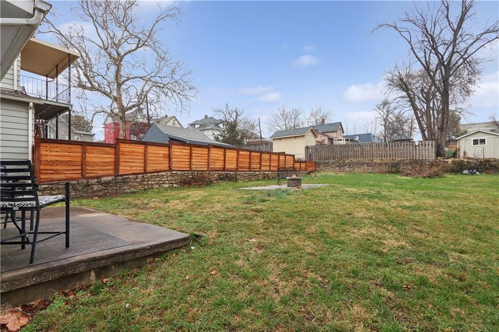 2116 Elma Street — photo 22