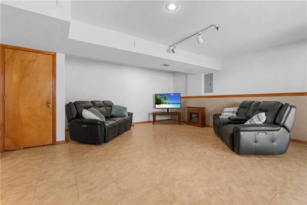 3304 S Cochise Avenue — photo 25