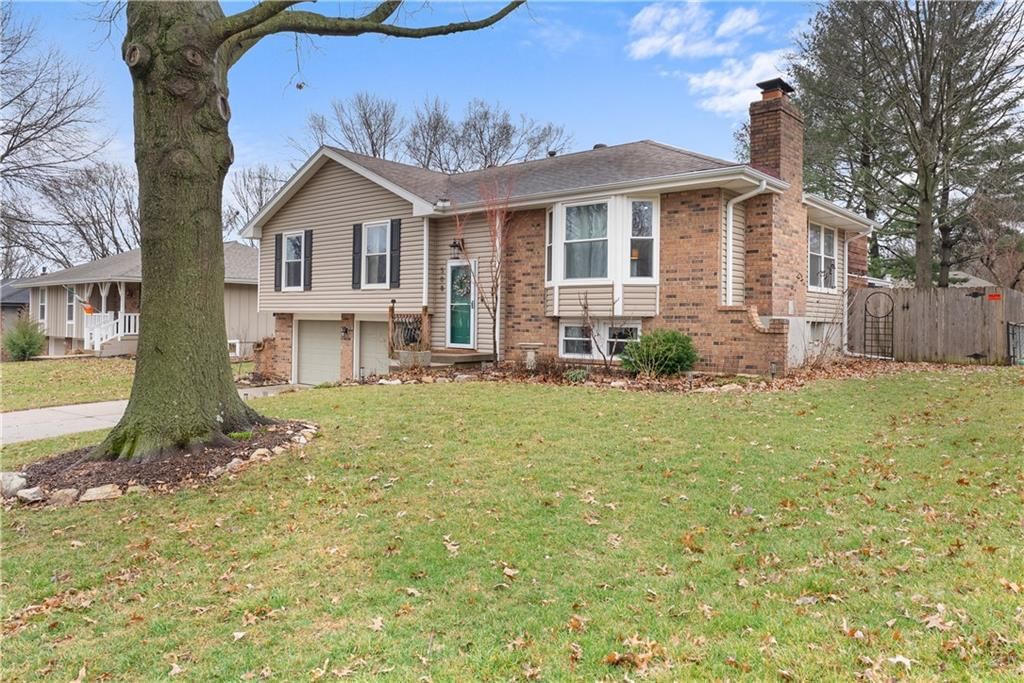 508 NE STONEWALL Drive — photo 2