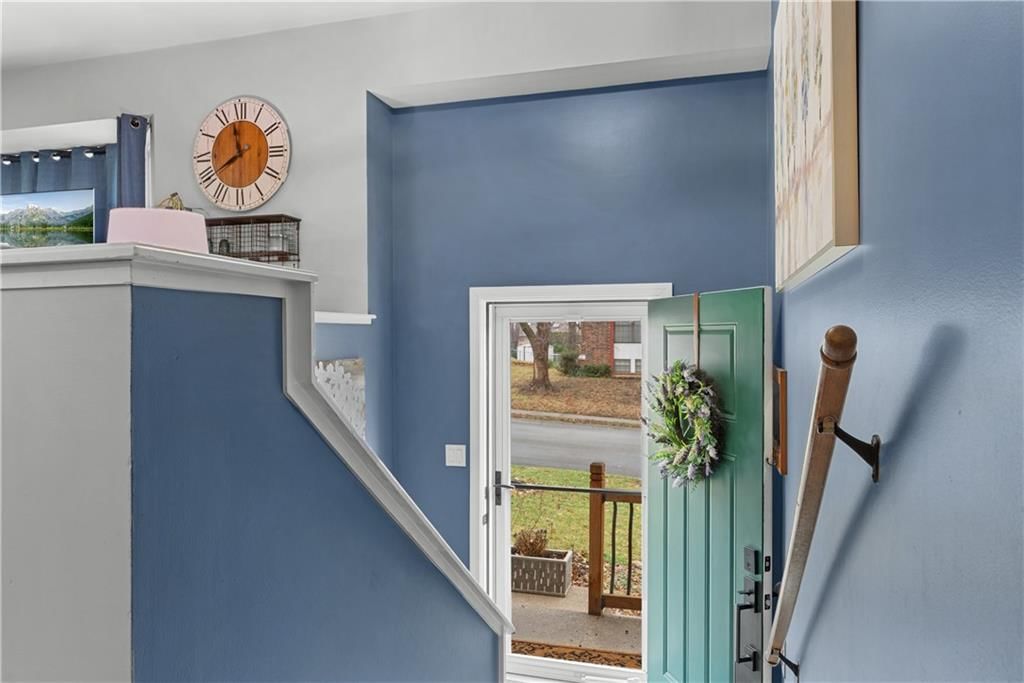 508 NE STONEWALL Drive — photo 3