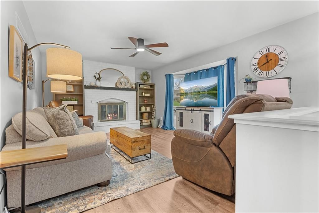 508 NE STONEWALL Drive — photo 4