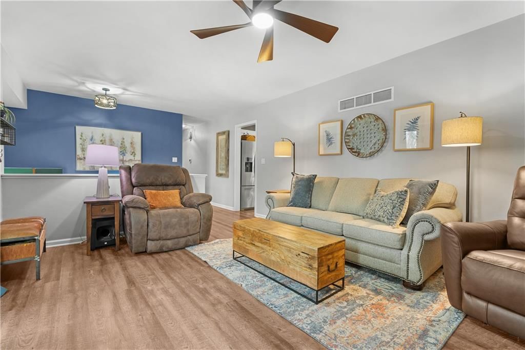 508 NE STONEWALL Drive — photo 6