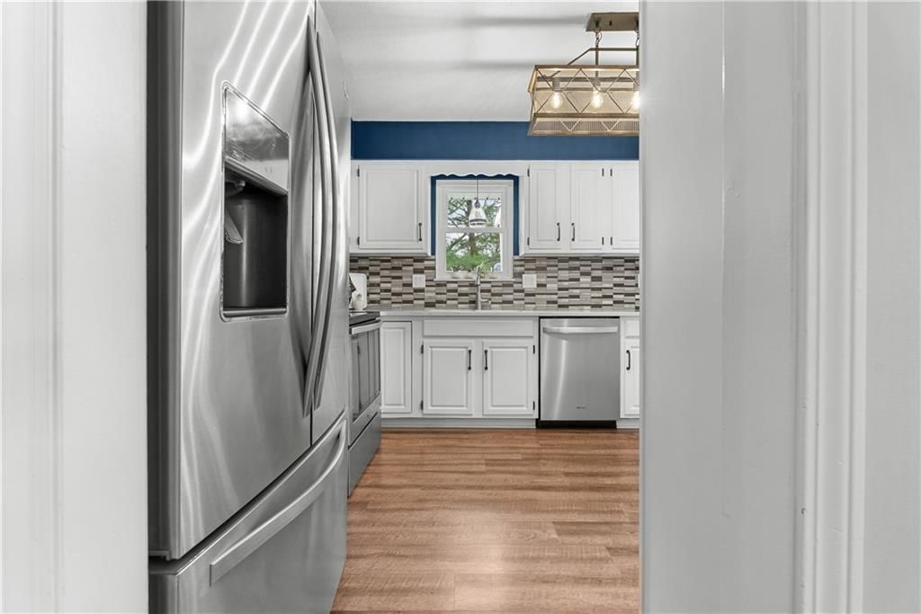 508 NE STONEWALL Drive — photo 8