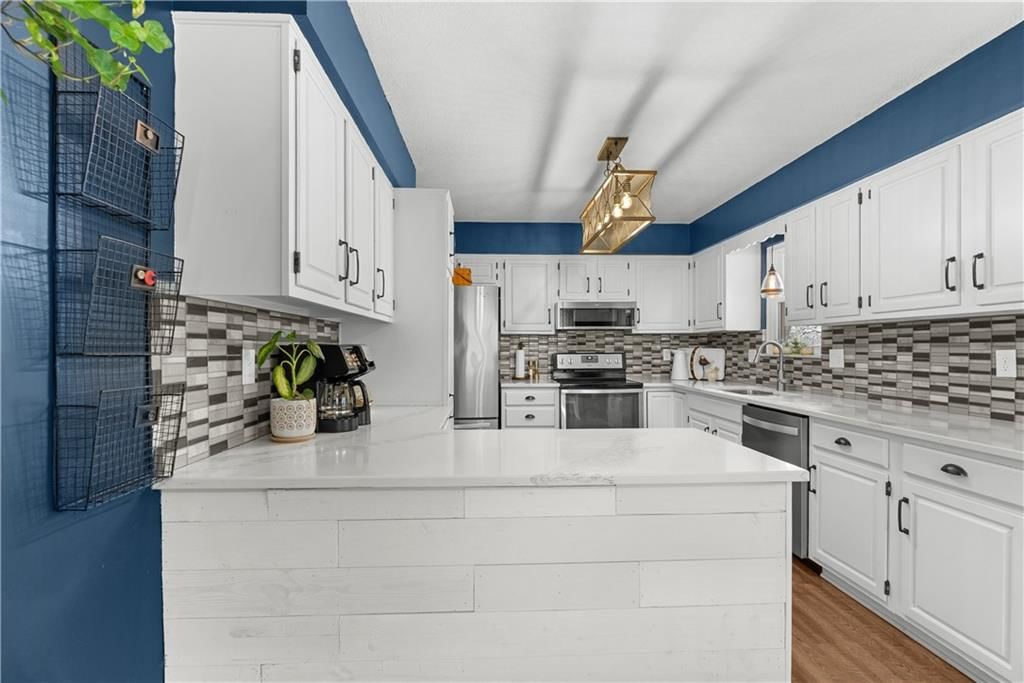 508 NE STONEWALL Drive — photo 13
